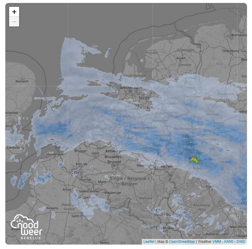 NoodweerBenelux's tweet image. Goedemorgen! Een zone met winterse neerslag (smeltende) #sneeuw bevindt zich over het noorden van #België en zuiden van #Nederland. Op sommige plaatsen kan de sneeuw ook geleidelijk blijven liggen. In het noorden en zuiden is het droog. Geleidelijk neemt de neerslagintensiteit af