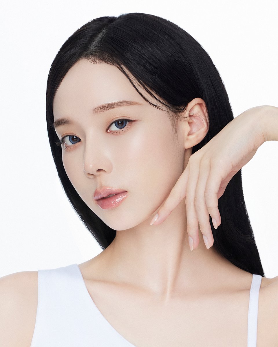 눈가에서 시작된 변화 🤍
탄력 있게 차오른 윈터의 눈가 피부 비밀 (*◔‿◔*)

#T샷아이크림 으로 완성하는
 AHC 정밀한 눈가 리프팅 솔루션 (⁎⁍̴̛ ₃ ⁍̴̛⁎)!!

#AHC #T샷아이크림 #T괄사아이크림 #윈터픽아이크림 #TShotEyeCream #TGuaShaEyeCream #WINTERPickEyeCream