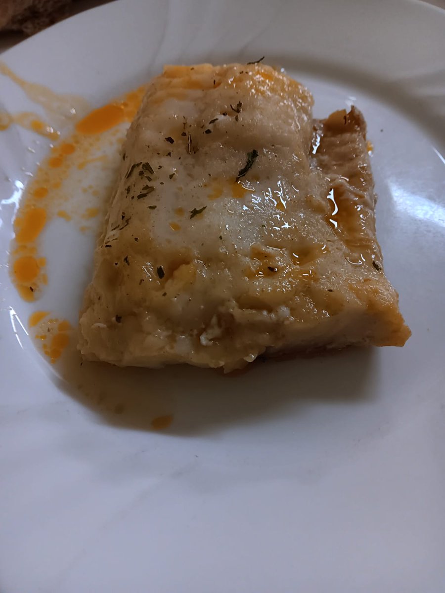 La cena de anoche en la residencia de Colmenar Viejo, crema de zanahoria, insípida y un trozo de merluza a la gallega, estaba fría. Ni se tocó.