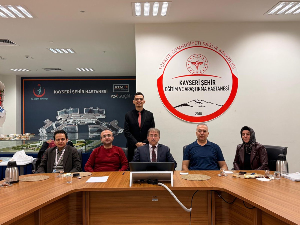 Kliniğimizde Dr. Ramazan Beşyaprak sınavında başarılı olarak Uzman olmaya hak kazanmıştır. Kendisine bundan sonraki hayatında başarılar dilerim.
#sbukayseritıp
#kayserişehirhastanesi
#ailehekimligi