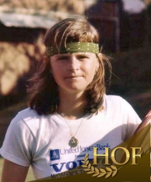 🎂 Hana Mandlikova, born in 1962, won 4 Grand Slam singles titles including 2 Australian Opens, 1 Roland Garros, and 1 US Open. Her impressive GS record stands at 150-40.  

db4tennis.com/players/female… 
#Tennis #GrandSlam #HappyBirthday