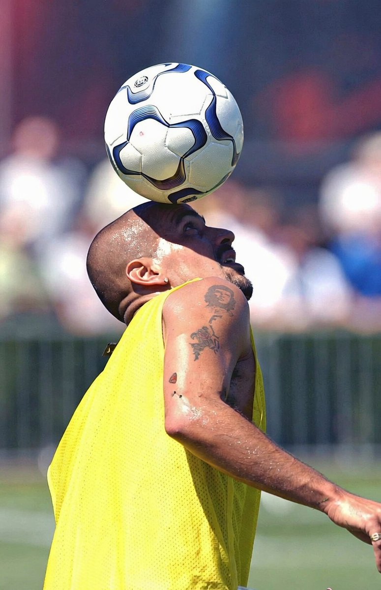 Juan Sebastián Verón, one of Argentina's legendary footballers, and his Che Guevara tattoo.