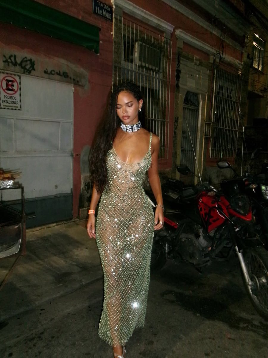 GeorgesHobeika's tweet image. Juliana Nalú stuns in Georges Hobeika Spring 2025 ready-to-wear dress.

#GeorgesHobeika #JulianaNalu #readytowear