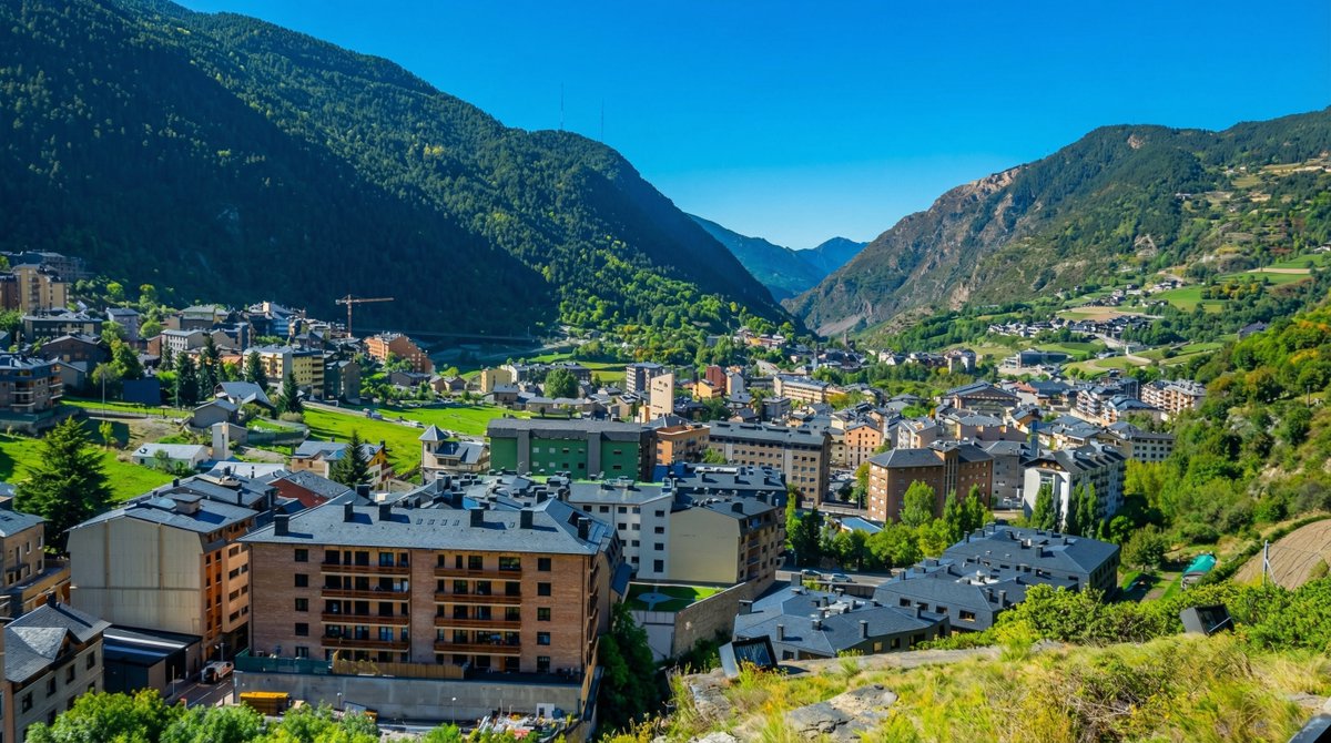 zen_hotels's tweet image. Mountain escape this March? ❄️🏔️

Stay 4 nights at Hotel Cal Ruiz, starting from X. Cosy alpine vibes, great value, and a perfect base for ski days or snowy strolls.
Secure your mountain break today at 👉 tinyurl.com/47vwdjn5

#SkiBreak #TravelDeals #WinterEscape #MountainStay