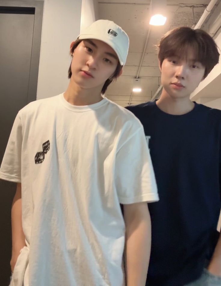 กึง ๆ นี่แฟนหล่อหมด