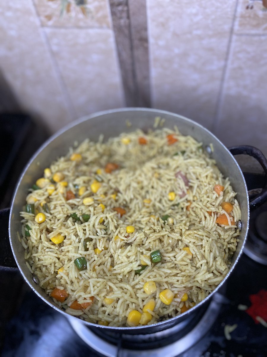 cravingsbyBouqi's tweet photo. Customer: I want 2 plates of basmati Friedrice and chicken for Iftar 
Me: Always at your service

📍Ibadan https://t.co/JyiXNjXxap