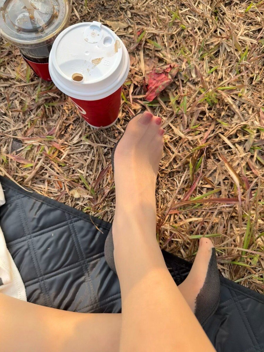 IA57r's tweet photo. 下午来江边吹吹风，新年新气象，你们要一起喝杯咖啡吗？味道很不错哦。 https://t.co/JOmRq1A7vI