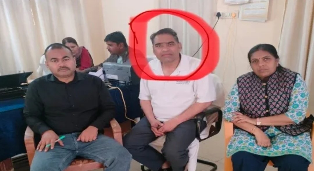 नाम : वी ए सिद्दीकी 
पद : जल संसाधन विभाग इंजीनियर 
क्षेत्र : कटनी,मध्यप्रदेश 
योग्यता : 20 हज़ार रुपए की घूस लेना।

लोकायुक्त टीम ने पेसो के साथ रंगे हाथों धर दमोच लिए गए हैं।

        "घूस लेना पापा हैं , नदी किनारे सांप है"