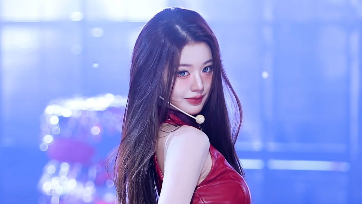 inga_sbs's tweet photo. 아이브 장원영 'BANG BANG' 페이스캠 직캠📹

Full📺https://t.co/iouRU0K4FB

#인기가요 #Inkigayo #IVE #아이브 #BANGBANG @IVEstarship https://t.co/HfFUUzHQsC