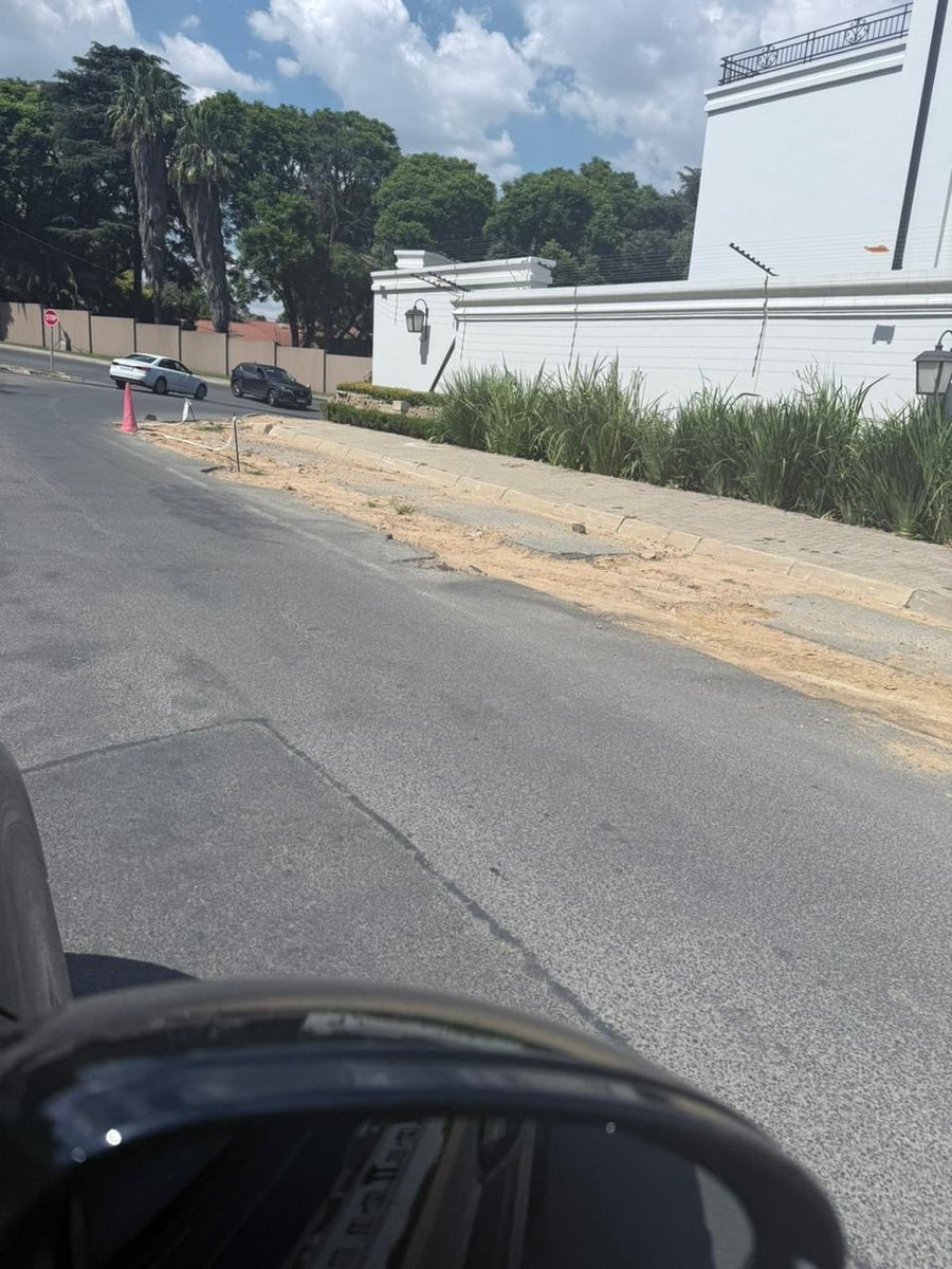 KayKgoebz's tweet photo. @MyJRA Please can you prioritise fixing the damages on Berkeley Avenue, Bryanston. It has been like this for the last 6 months. We have logged calls via email but still nothing. https://t.co/UFpoQkLTR4