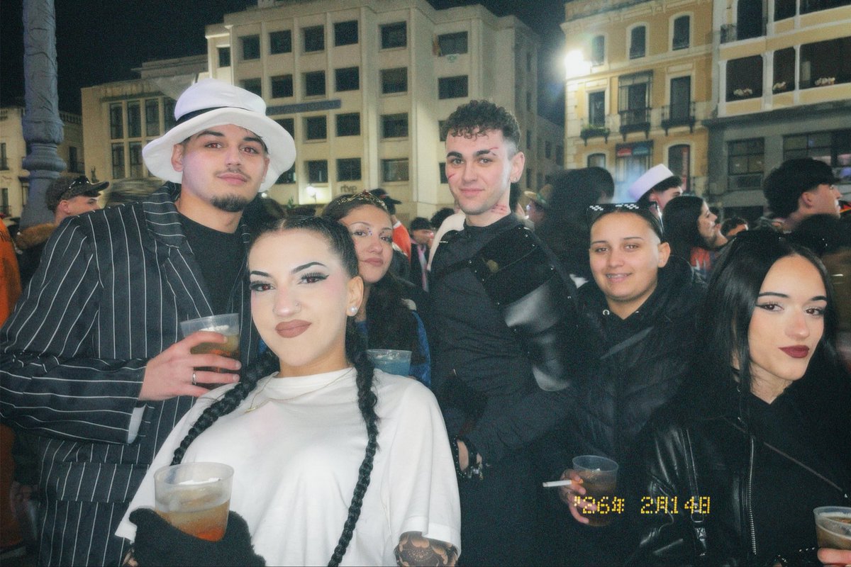 ainhoarosadoo's tweet photo. mis lokitos https://t.co/C6efMM8xES