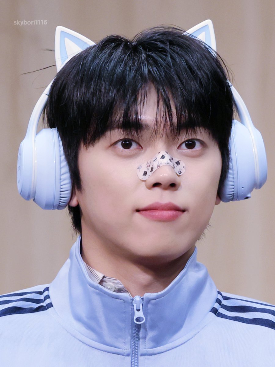 skybori1116's tweet image. 260118 에버라인 #민균 #온앤오프
진짜 고양이 같다🐱