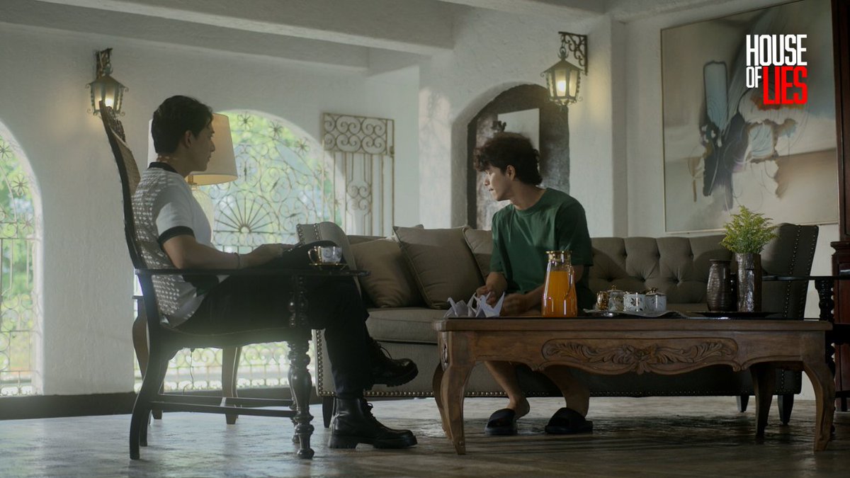 GMADrama's tweet photo. Nag-sorry si Jobert kay Paolo, at ipinaliwanag ng "Kuya Bait" niya na para kay Baby Jasmine ang lahat. 🥺👶
#HouseOfLies #HOLEvicted https://t.co/VekfJJM90D