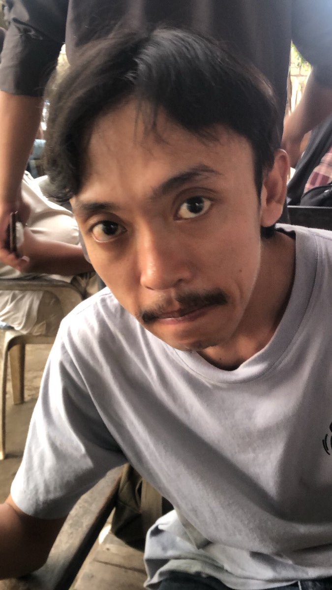 Pria berkumis itu lagi 😤