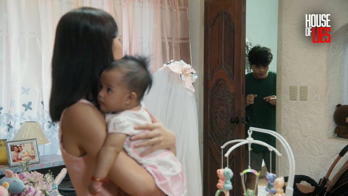 gmanetwork's tweet photo. Sa gitna ng pag-aalaga sa baby, hindi napigilan ni Marj ang emosyon kay Jobert. 😣
#HouseOfLies #HOLEvicted https://t.co/mp8KecHw6S
