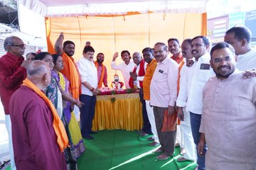 NewS_Breaking18's tweet photo. మెట్టుగూడలో బీజేపీ కార్యకర్తలతో కలిసి ఛత్రపతి శివాజీ మహారాజ్ గారికి పుష్పాంజలి ఘటించిన బి‌జే‌పి అధ్యక్షుడు..

#bjp #telangana #mettuguda 

@N_RamchanderRao @bjptelangnaSM https://t.co/Eij9k2g5T7