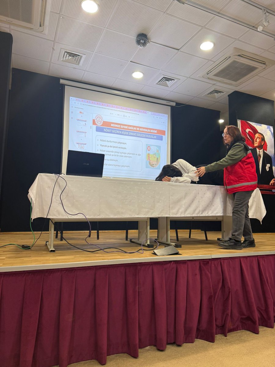 ✨ İl Milli Eğitim Müdürlüğü Avrupa Yakası İlk Yardım Eğitmeni Zeynep Şal Çalışkan tarafından öğrencilerimize Temel İlk Yardım Eğitimi verilmiştir.

<a href="/istanbulilmem/">İstanbul İl Millî Eğitim Müdürlüğü</a>
<a href="/BakirkoyMEM/">Bakırköy İlçe Millî Eğitim Müdürlüğü</a> 
<a href="/karzuoglu/">Kürşat ARZUOĞLU</a>
<a href="/denizci_salih/">Ahmet Salih Denizci</a>