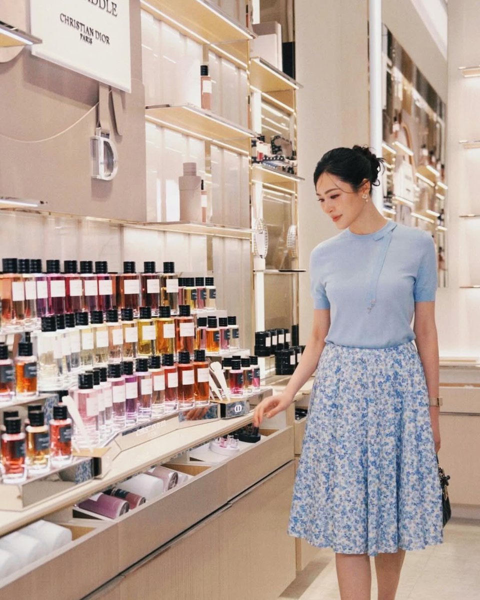 bazaarthailand's tweet image. #BAZAARReports Dior Beauty ประกาศแต่งตั้งนักแสดงสาว ‘หลิงหลิง-ศิริลักษณ์ คอง‘ ขึ้นเป็น Fragrance Ambassador ประจำประเทศไทย

#DiorBeauty 
#LinglingKwong
#BAZAARBeauty 
#BAZAARThailand