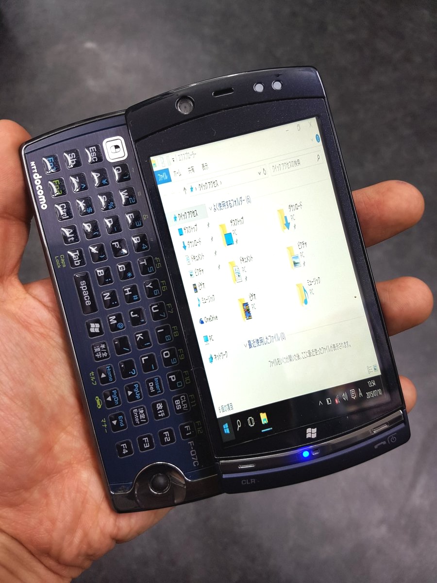 トレンドのガラケーを見てWindows7搭載の「F-07C」を思い出しました