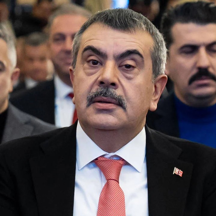 Yusuf Tekin, 168 aydının imzaladığı ve ardından binlerce yurttaşın destek verdiği “Laikliği Birlikte Savunuyoruz” metnine karşı yargı sürecini başlatacağını açıkladı:

"Bu bana 28 Şubat sürecini hatırlattı."