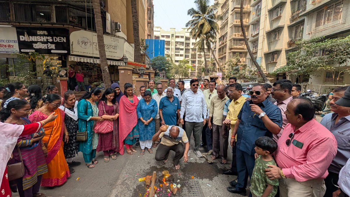 कुर्ला विधानसभेतील नेहरूनगर परिसरातील सांबर गल्ली मार्ग, नारायण मेस्त्री मार्ग, पोलीस स्टेशन मार्ग तसेच इमारत क्रमांक १०० समोरील रस्त्यांच्या डांबरीकरण कामाचा शुभारंभ स्थानिक नागरिकांच्या शुभहस्ते उत्साहात संपन्न झाला.

या विकासकामामुळे परिसरातील नागरिकांना सुकर व सुरक्षित वाहतूक