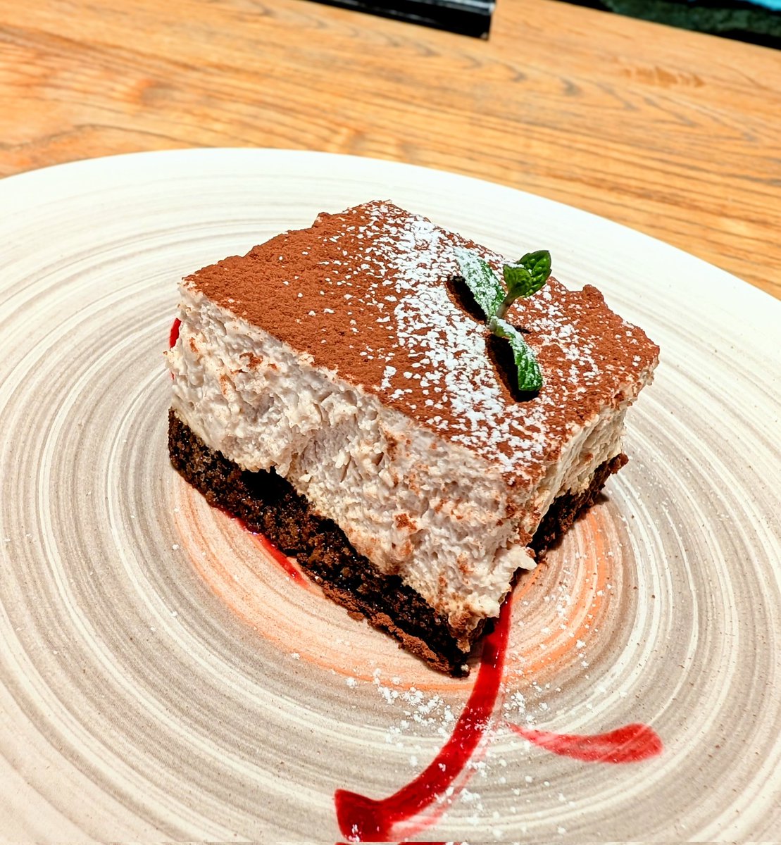 RUNEA10's tweet photo. 最後はいちごのティラミス🍰🍓
作戦会議の結果、たまたま予定の空いてたセラピさんに会わせてもらいました🙏🏻
DMのやり取り4日目のいきなりの打診にも関わらず会ってくれてありがとうでした(*・ω・)*_ _))ペコリン
#癒し飯テロ
#AWkitchen https://t.co/tSQSbKqern