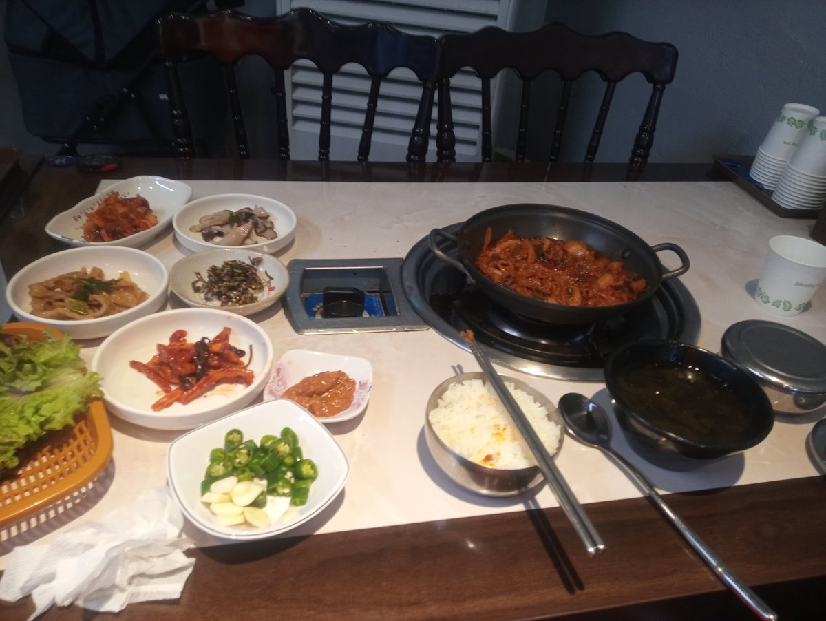 싸고 맛있고 혼밥하기 좋은 제육볶음 맛집이었는데(9천원이라 가성비도 좋음)
다른 음식점으로 바뀜...😱

다른 식당은 2인부터라서 제육땡길땐 무조건 여기였는데...🥲