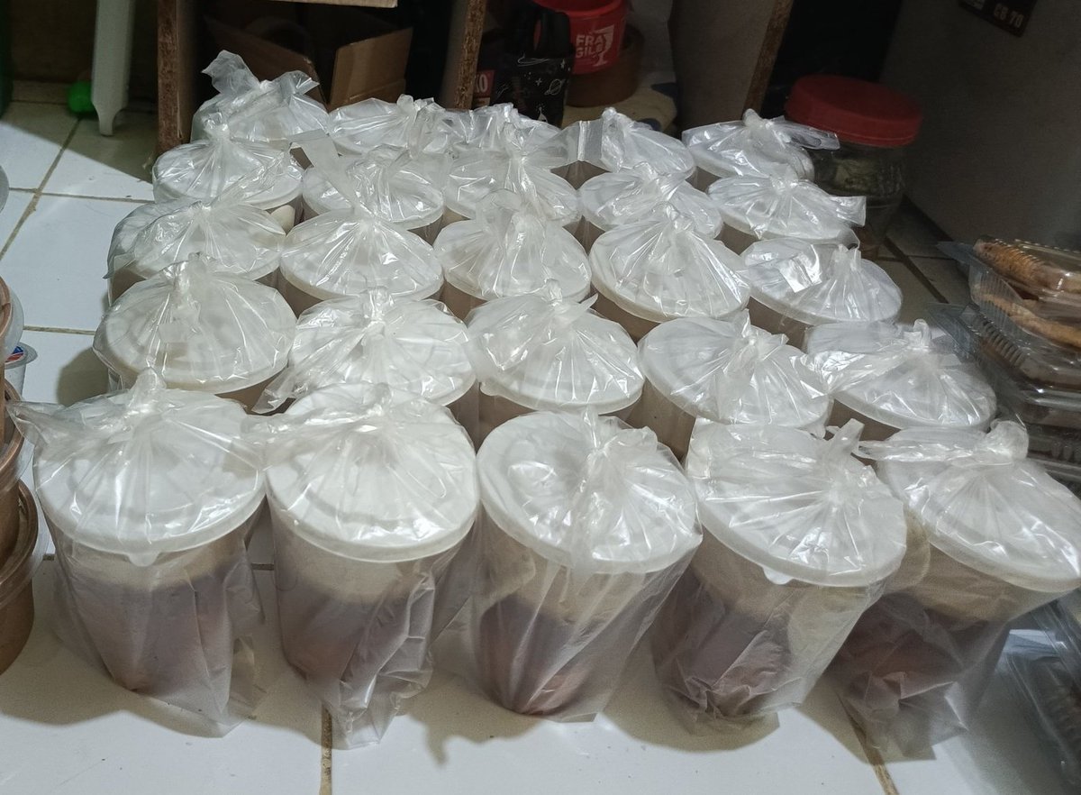 Temen-temen minta tolong bantu RT ya please🥺🙏

Yuk temen-temen ikut berbagi di awal bulan ramadhan💜 aku open jumat berkah berbagi takjil rice bowl, mie + gorengan &amp; kolek. Akan dibagikan ke masjid, ojol &amp; tunawisma. Tanpa minimal order, boleh banget berbagi berapapun.