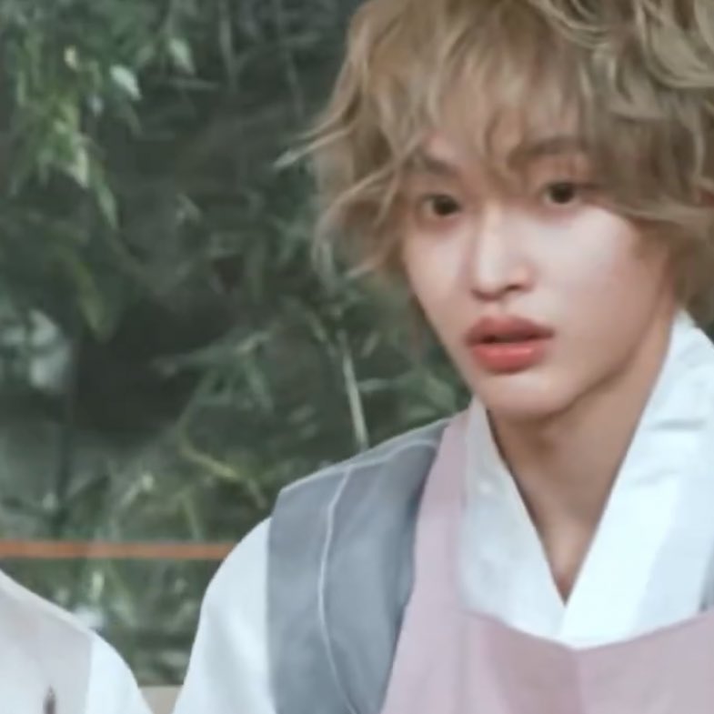 :มากินข้าวให้หมด                      ( · ᯅ · )