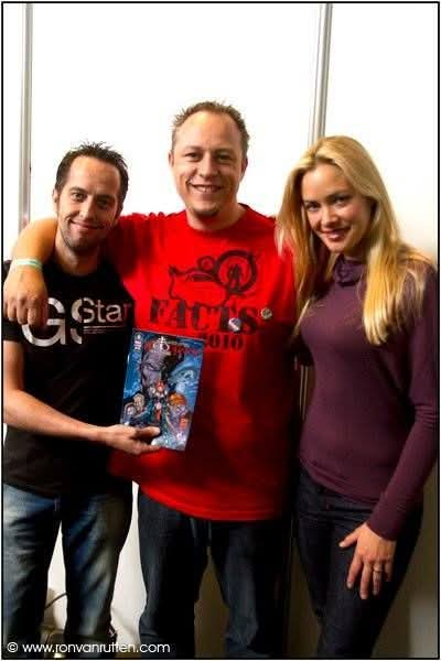 boomvavavoom's tweet photo. That time I met the female Terminator.  Who also played Bloodrayne (aweful movie btw)   And the comic was drawn by Romano.  On the left. https://t.co/36FNedWexB