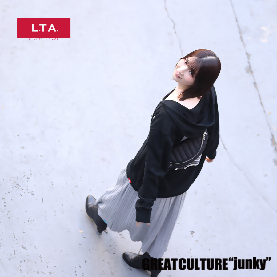 livertineage's tweet image. 黒木ほの香さんとのコラボアイテム第5弾が
大好評予約受付中😉⭐️

今回も以前のコラボで使用した個人情報の詰まったデザインを採用‼️
ご自身の指紋でスタンプしてデザインしたハートも取り入れています🫶🏻💞

詳細・ご購入はコチラ👣
livertineage.jp/SHOP/189784/24…
#LIVERTINEAGE #LTA #リヴァティーンエイジ