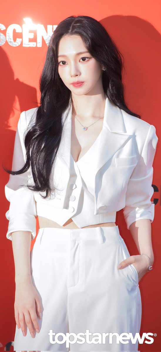 the effect this pic has on me is crazy like we’ve just started 2026 but this is definitely one of her best styling so far