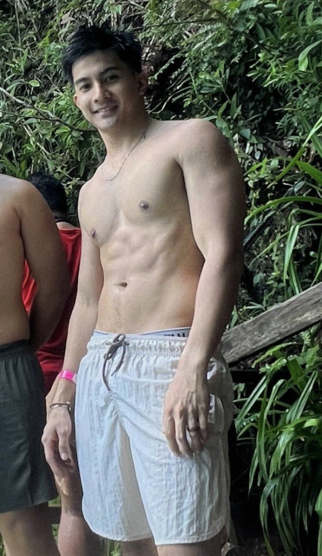 peteerpepper's tweet image. PAPI ZACH 😋🔥🔥🔥