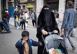 javier_ballesta's tweet photo. Ni burka ni VOX #acusederecibo #educaopina
https://t.co/yAcAgSk9UX https://t.co/daf45MXfip