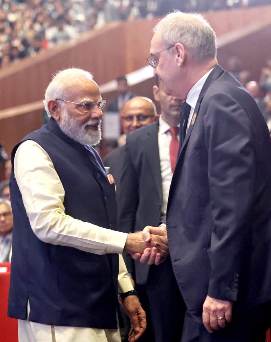 Narendra Modi tweet media