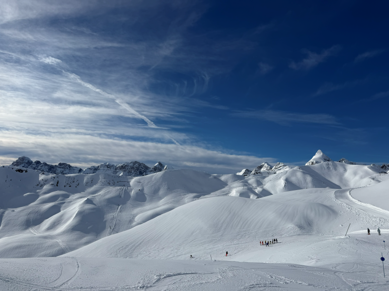 laneucat's tweet photo. Al loro! el proper capde pinta mooolt bé! Sol i neu a dojo (que ja tocava) Tota l'agenda d'activitats dels dominis @baqueira_beret @grandvalira @palarinsal @OrdinoArcalis @AramonCerler @AramonFormigal @AramonPanticosa 👍😍 https://t.co/CvQNJaey1i https://t.co/SuVE1oT0iQ
