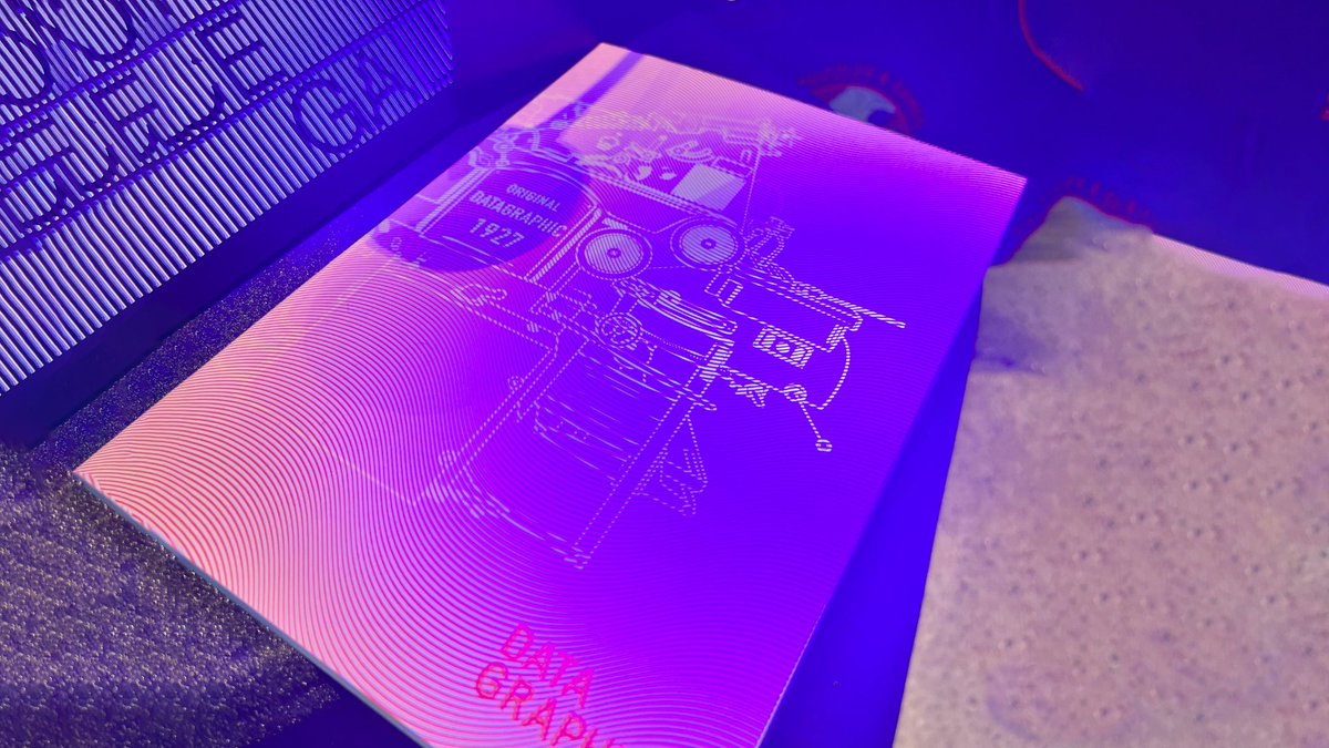 Procoverstock's tweet image. 🏷 #NotebookDesign #PrintInnovation | A notebook with a secret: under black light, its wave pattern reveals hidden illustrations. DataGraphic used HP Indigo's Invisible Ink to create... Full story: 👉 tinyurl.com/buse4jv7