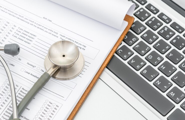 El TSJ de Murcia elimina provisionalmente el mínimo del 60 % de plantilla en hospitalización y restringe la actividad a actuaciones urgentes e inaplazables durante la huelga médica. La decisión se revisará el día 19..... tlbgo.com/s/959eV2c607