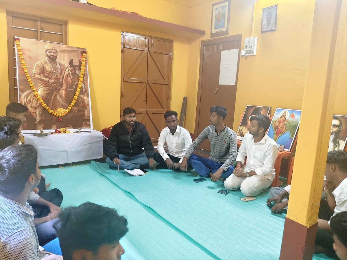 CoochbeharABVP's tweet photo. তুফানগঞ্জ শহর মন্ডল এর পক্ষ থেকে হিন্দু হৃদয় সম্রাট বীর  ছত্রপতি শিবাজী মহারাজ��র জন্মজয়ন্তী উদযাপন এবং যুব শক্তি জাগরণ বৈঠক  অনুষ্ঠিত হল উপস্থিত ছিলেন প্রদেশ সহ-সম্পাদক শুভদীপ শীল ও কোচবিহার জেলা সহ-সংযোজক সম্রাট সরকার.
#ABVPUttarbanga
#ABVPCoochbehar
#chatrapati_shivajimaharaj https://t.co/SoEPG8Mlzn