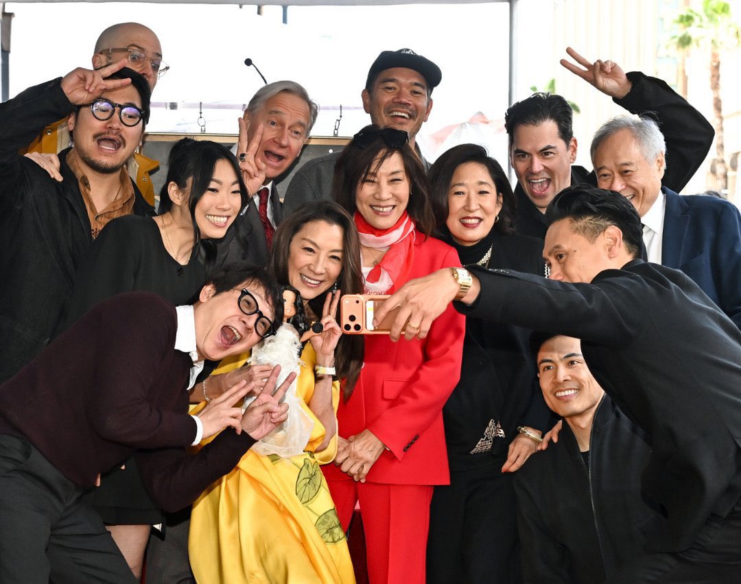 มิเชล โหย่ว ได้ประดับดาวบน Hollywood Walk of Fame แล้ว โดยมีเพื่อนในวงการร่วมยินดี