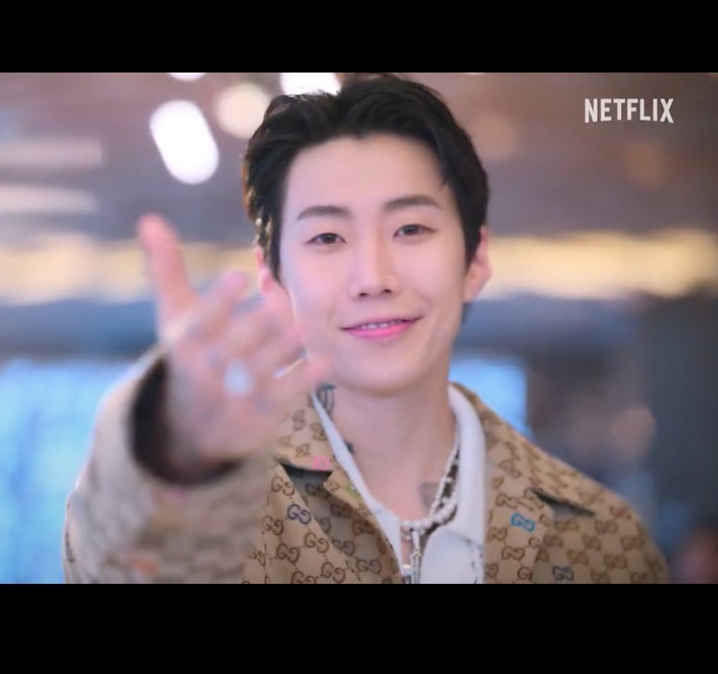 ariana what are you doing here?????