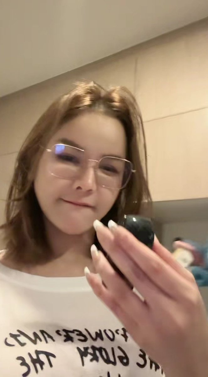 M_Myosotis_'s tweet image. ไอ้ตุ๊ยเจอกุญแจ​รถละ!!! ฉันดีใจกับชีและพี่โมที่จะได้หมอนนวดคอและใบนัดหมอพญาไทยคืน 5555555555555​ #โมแพร