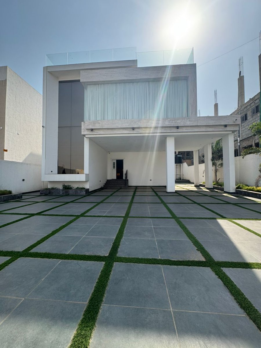 bluebricksltd's tweet photo. BBL 00196

Fully furnished 5 bedroom house for sale‼️

Specifications:
⚜️5 bedroom
⚜️Spacious living area
⚜️ Fitted kitchen 
⚜️ Dining area
⚜️ Spacious compound 

📍Location:  School junction 

Price: $650,000

For more info and viewing arrangements, call us on;
☎️
0577163991/5 https://t.co/l9LuQxW2un