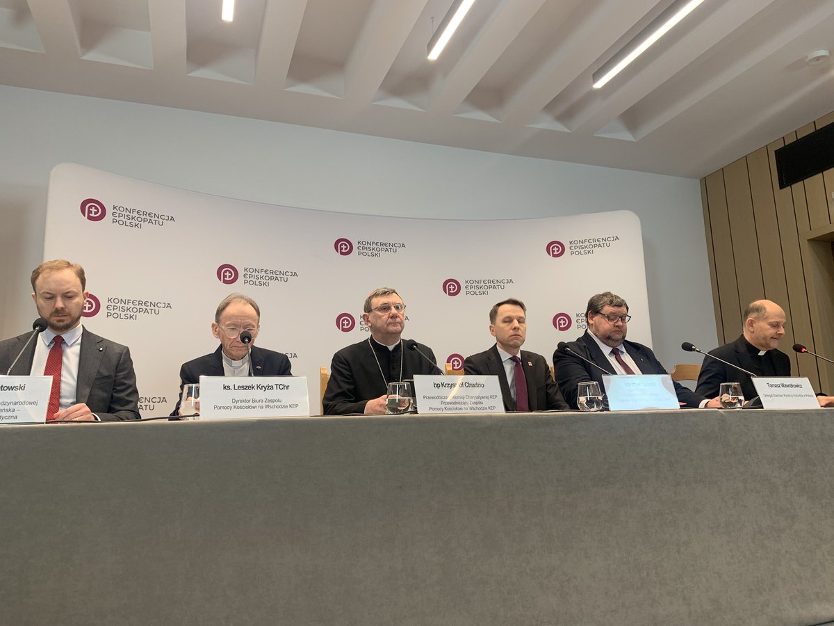 W Sekretariacie #KEP rozpoczyna się konferencja prasowa nt. pomocy Kościoła dla Ukrainy w 4. rocznicę wybuchu pełnoskalowej wojny.