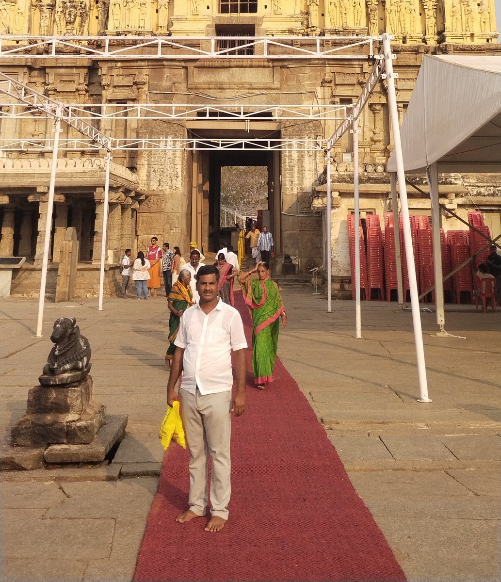 badarabandi_p's tweet photo. ವಿಜಯ ನಗರ ಸಾಮ್ರಾಜ್ಯದ ಹಂಪಿಯ ಸುಪ್ರಸಿದ್ದ ಶ್ರೀ ವಿರೂಪಾಕ್ಷ ದೇವಾಲಯಕ್ಕೆ ಭೇಟಿ ನೀಡಿ ದೇವರ ಆಶೀರ್ವಾದ ಪಡೆಯಲಾಯಿತು...ಹಂಪಿ https://t.co/Z48g2VB6kb