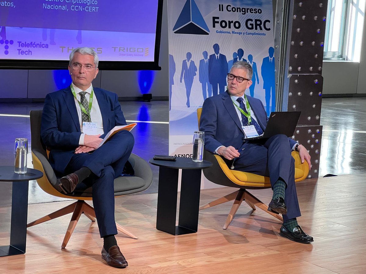 #ForoGRC | Abrimos la jornada con la mesa redonda:
 “Paquete #ÓmnibusDigital de la UE: desafíos regulatorios en PD, IA y Ciberseguridad para autoridades y profesionales”.
Modera <a href="/JavTamayo/">Javier Tamayo Jimeno</a> (<a href="/TelefonicaTech/">Telefónica Tech</a>) y participan <a href="/cotino/">Lorenzo Cotino Hueso</a> (<a href="/AEPD_es/">Agencia Española de Protección de Datos</a>) y Javier Candau (<a href="/CCNCERT/">CCN-CERT</a>)