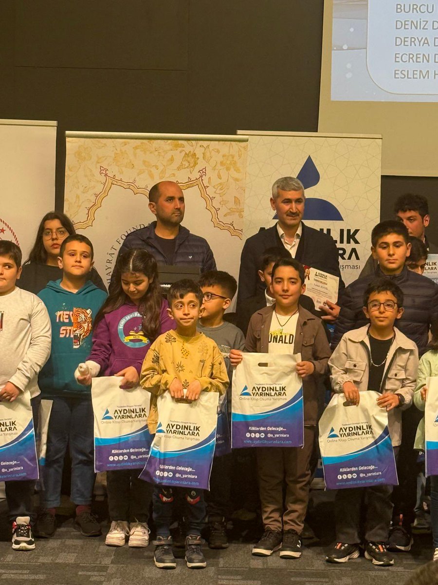 Türkiye genelinde düzenlenen “Aydınlık Yarınlara” temalı Çevrim İçi Kitap Okuma Yarışması’nda Alparslan KAYA 4. sınıflar kategorisinde Adana il birincisi, ilkokul düzeyinde ise Adana il ikincisi oldu. Buğrahan HAZAR da 4. sınıflar kategorinde ödül aldı.