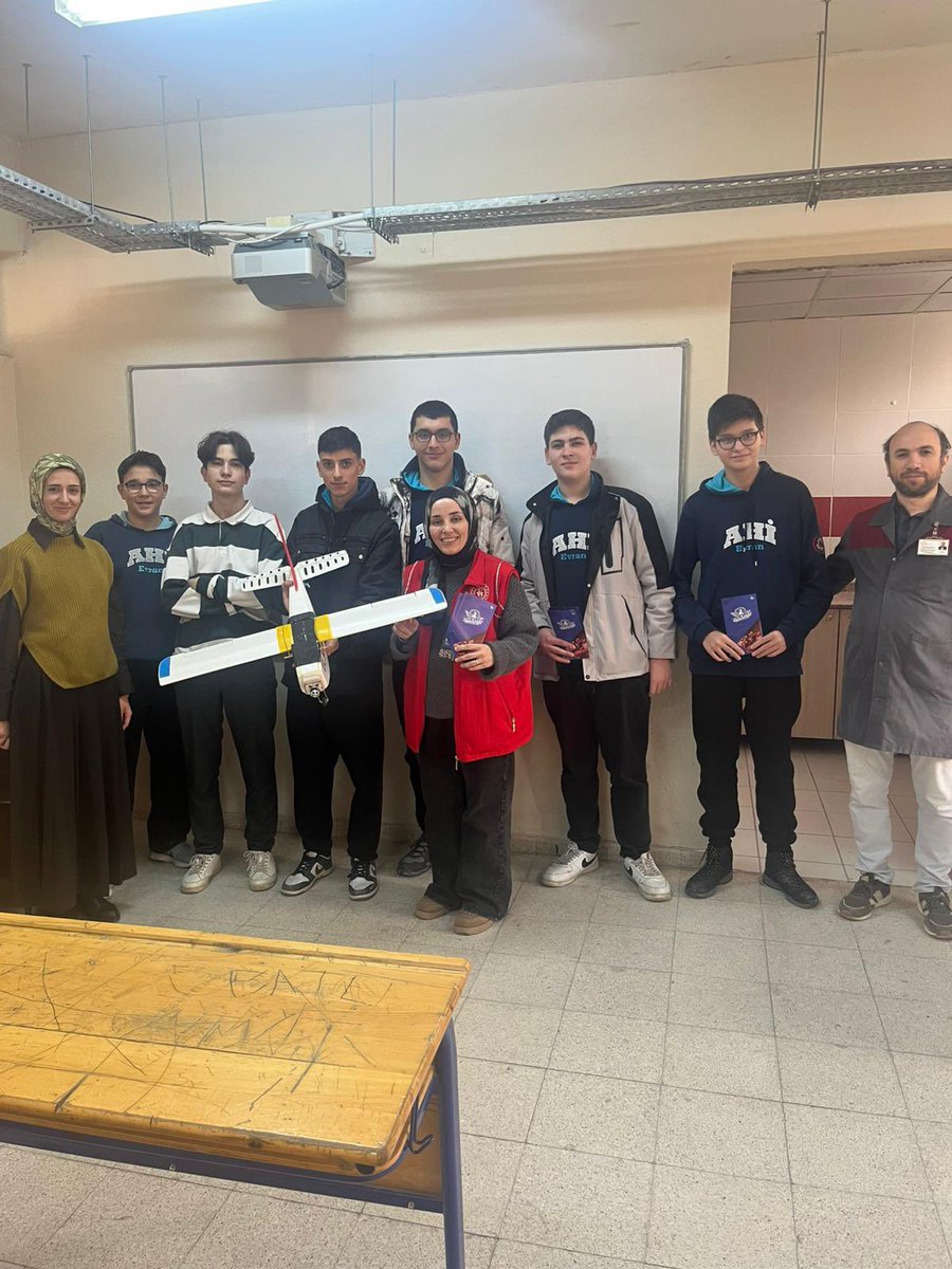 Teknoloji Geliştiren Bir Türkiye Hedefinde Teknofest ve Deneyap Teknoloji Atölyesi tanıtımları için 
✅Ahi Evran Mesleki ve Teknik Anadolu Lisesi 
✅Mimar Sinan Anadolu Lisesinde gençlerimizle bir araya geldik. 🌟🚀