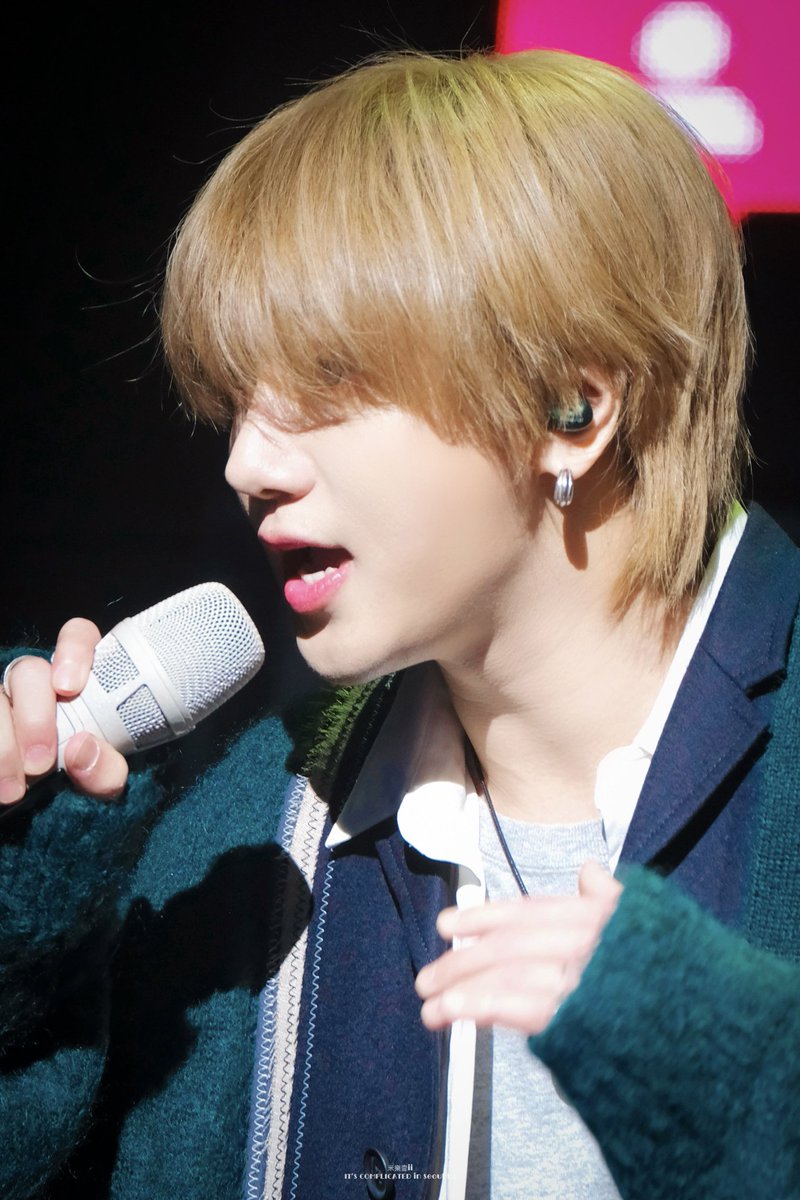 우리오빠 너무 예쁜 콧대💙
근데 더예쁜 눈이 안보여어어어 눈좀 보여줘🤭
#예성 #yesung