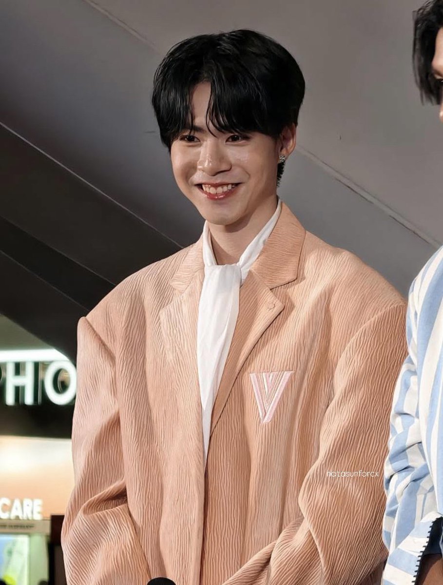 natasunforcx's tweet photo. Our cutie baby carrot 🥕

#NETJJUNSEEN #jj_rcp https://t.co/Xf55EWzQkL